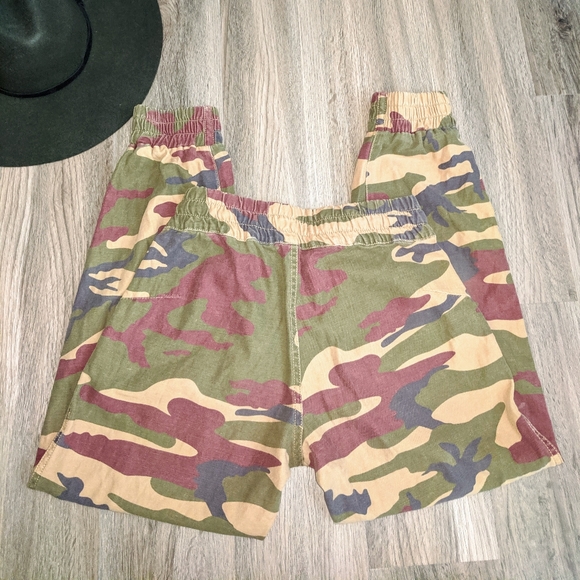 Tna Aritzia Camo Alix Joggers Size XS Like New - Picture 4 of 8
